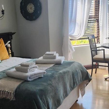 The Wooden Leg Guesthouse Kleinmond Eksteriør billede