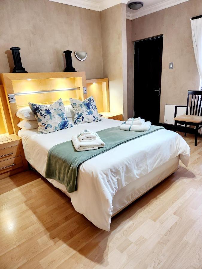 The Wooden Leg Guesthouse Kleinmond Eksteriør billede