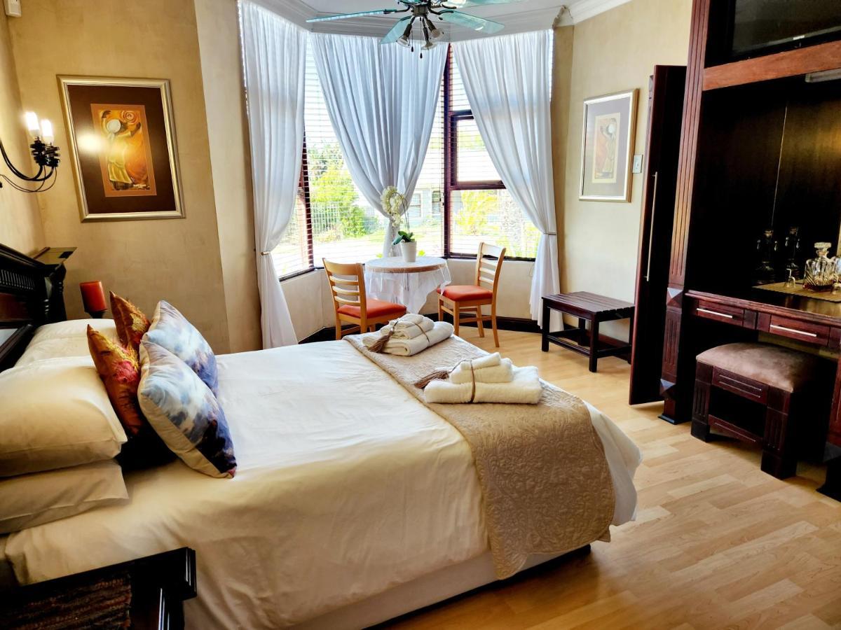 The Wooden Leg Guesthouse Kleinmond Eksteriør billede