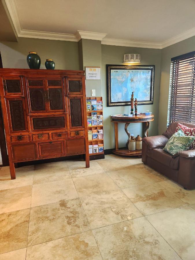 The Wooden Leg Guesthouse Kleinmond Eksteriør billede