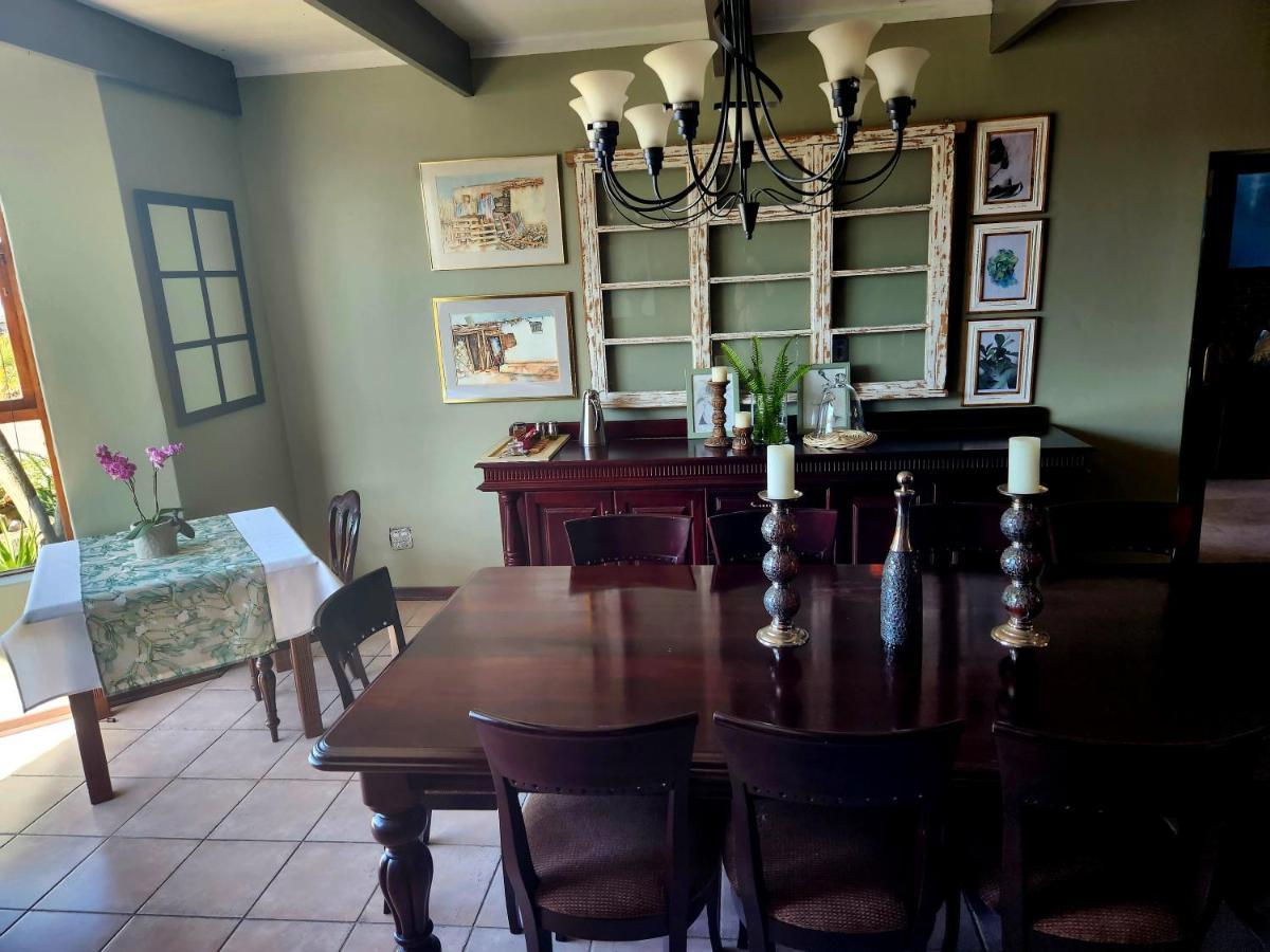 The Wooden Leg Guesthouse Kleinmond Eksteriør billede
