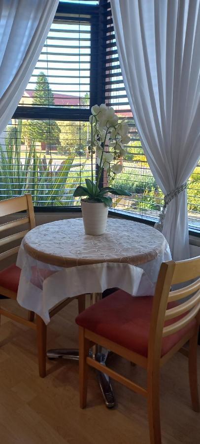 The Wooden Leg Guesthouse Kleinmond Eksteriør billede
