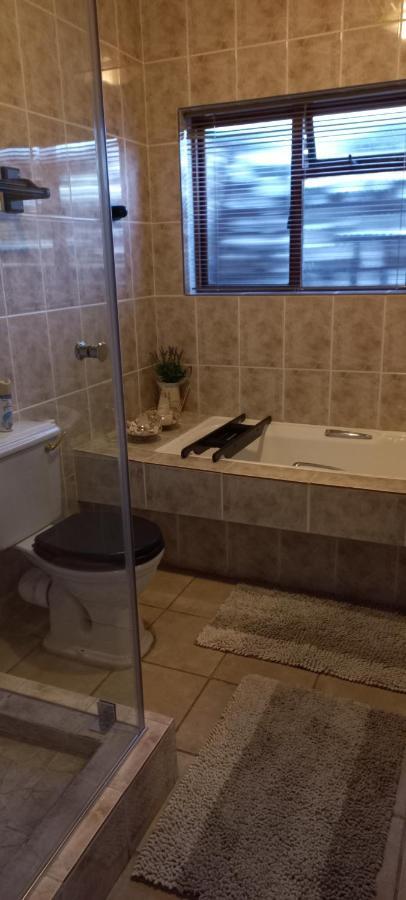 The Wooden Leg Guesthouse Kleinmond Eksteriør billede